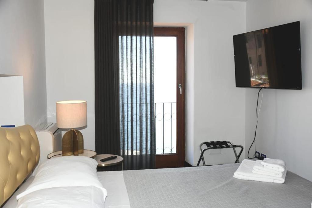 Le Suite Guarinelli B&B Gaeta Exteriör bild